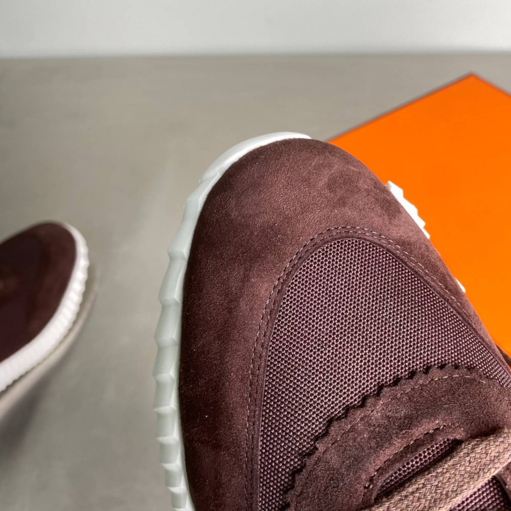Bouncing sneaker Bouncing sneaker