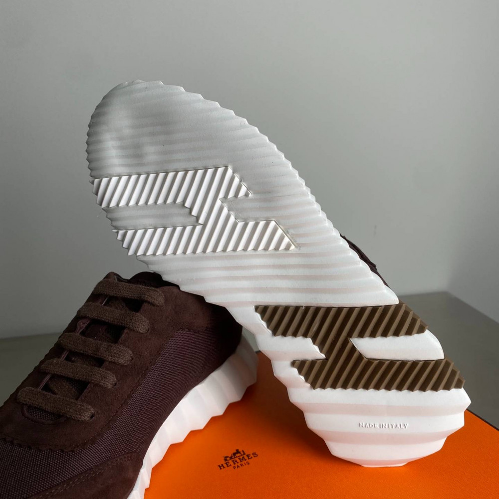 Bouncing sneaker Bouncing sneaker