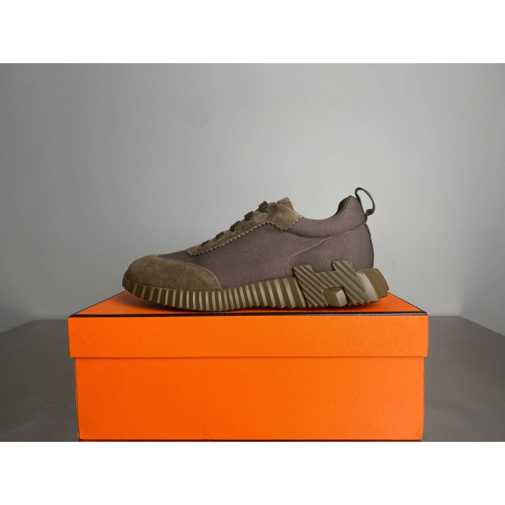Bouncing sneaker Bouncing sneaker