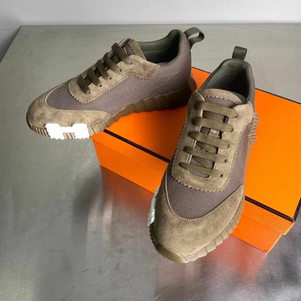 Bouncing sneaker Bouncing sneaker