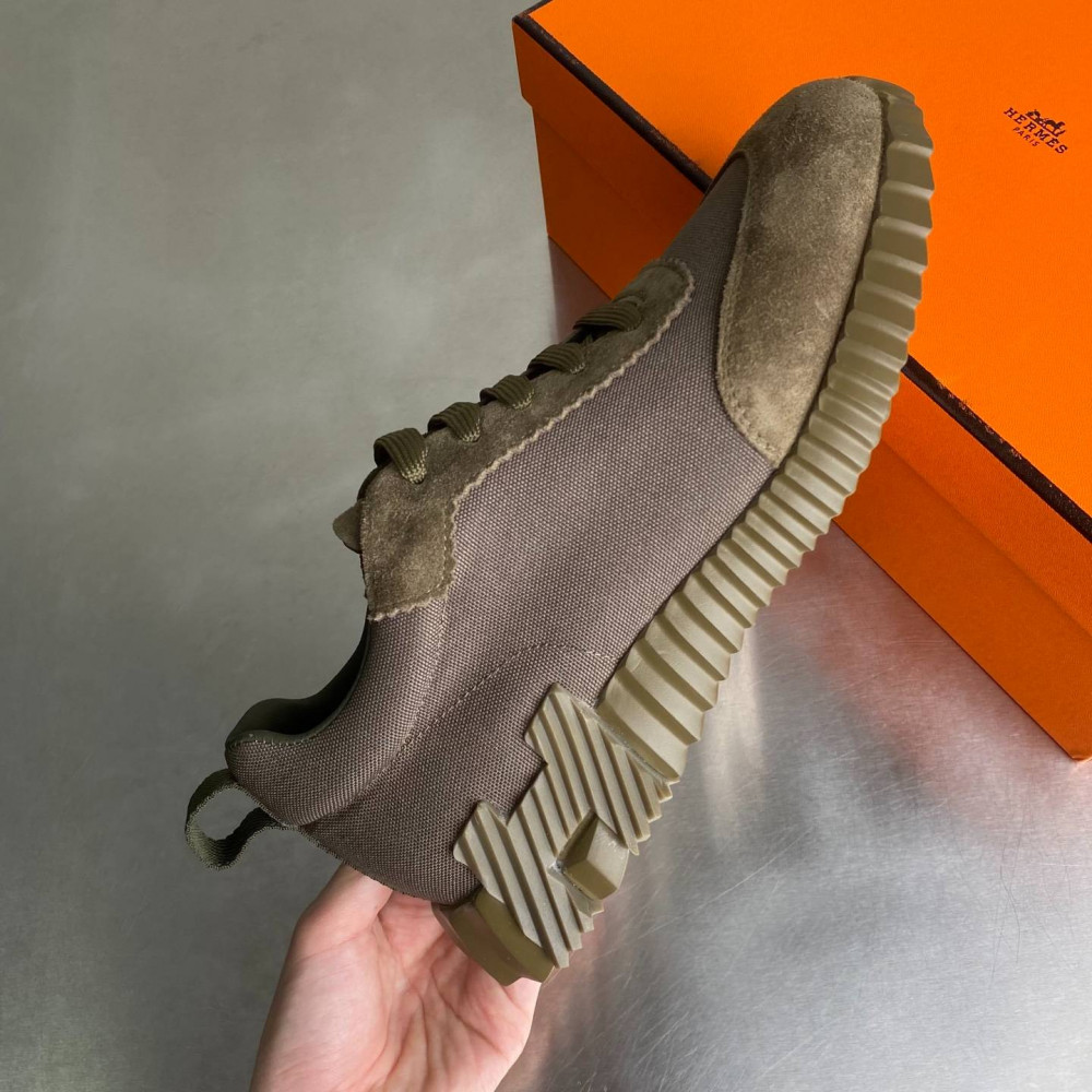 Bouncing sneaker Bouncing sneaker