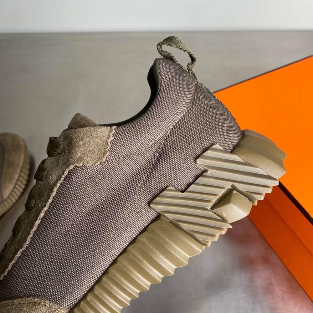 Bouncing sneaker Bouncing sneaker