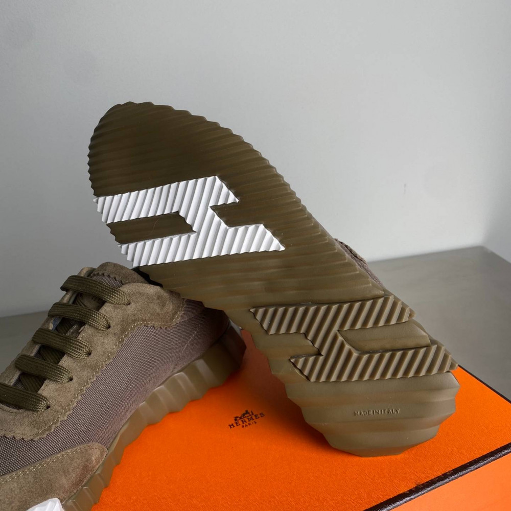 Bouncing sneaker Bouncing sneaker