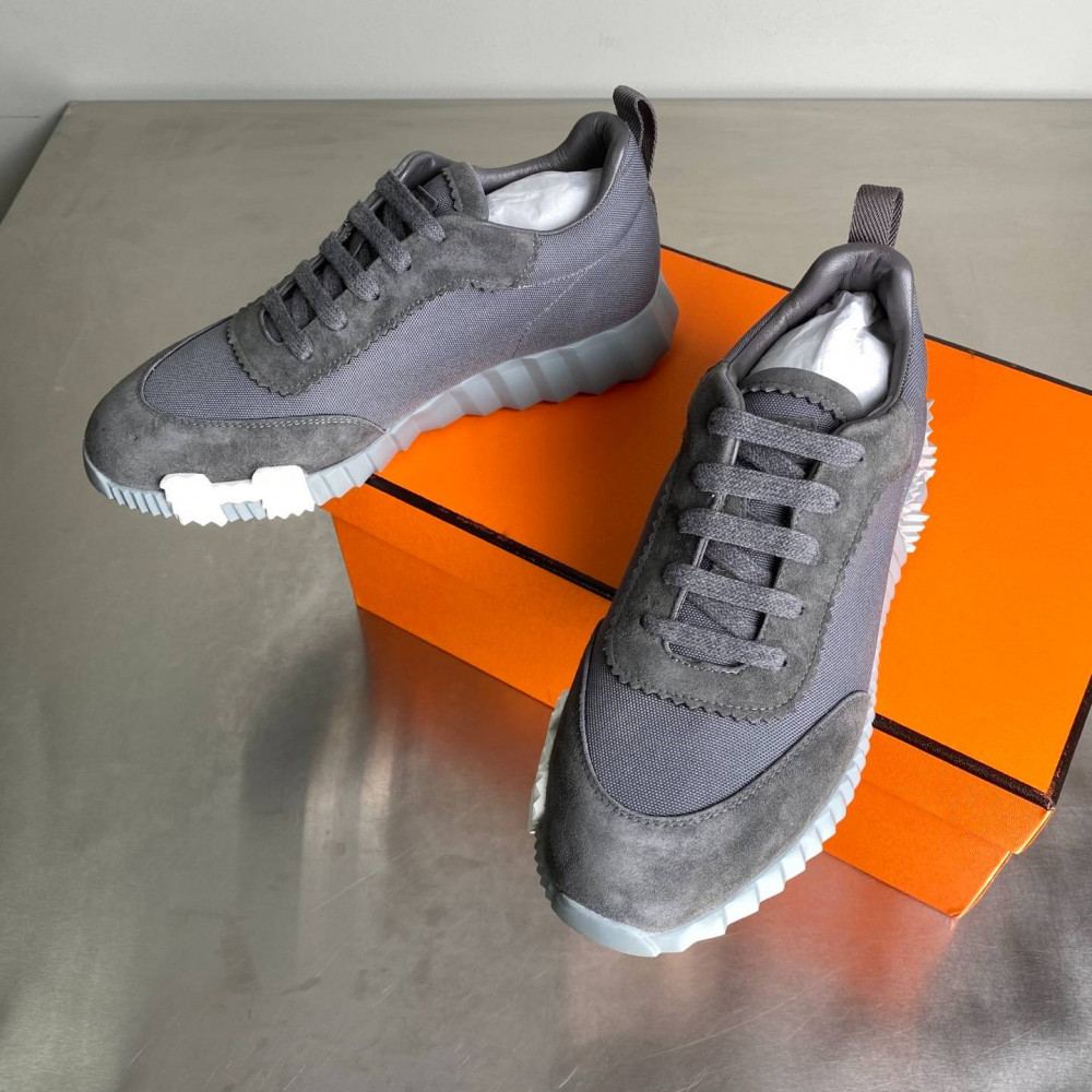 Bouncing sneaker