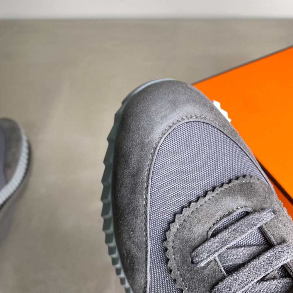 Bouncing sneaker