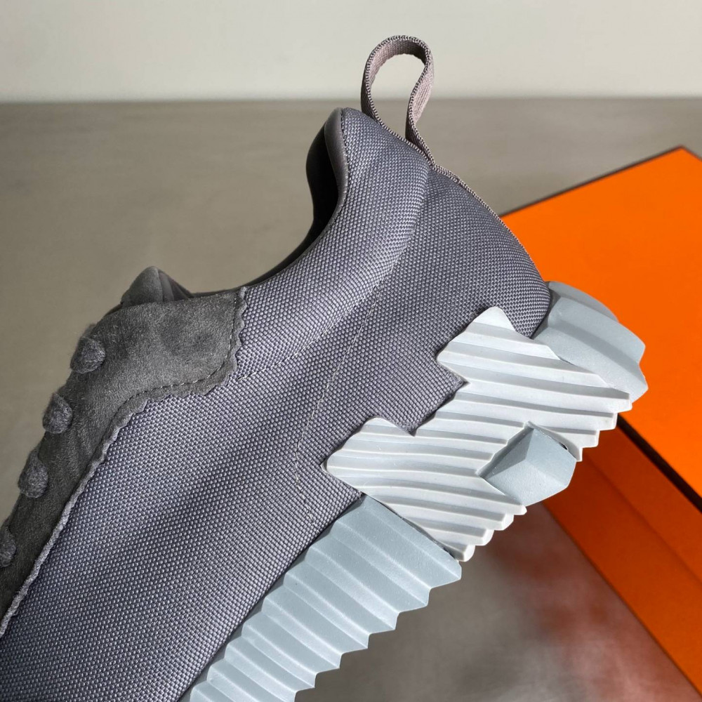 Bouncing sneaker