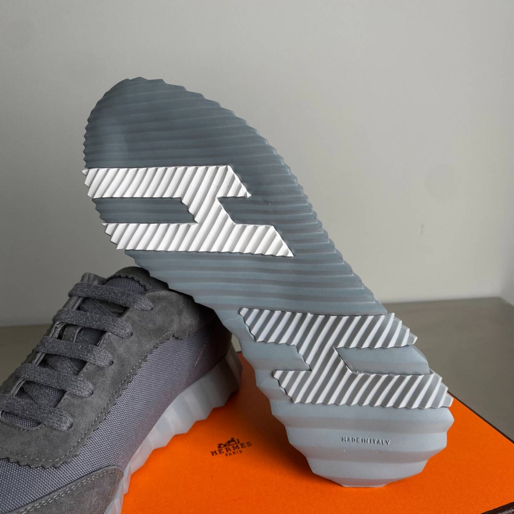Bouncing sneaker