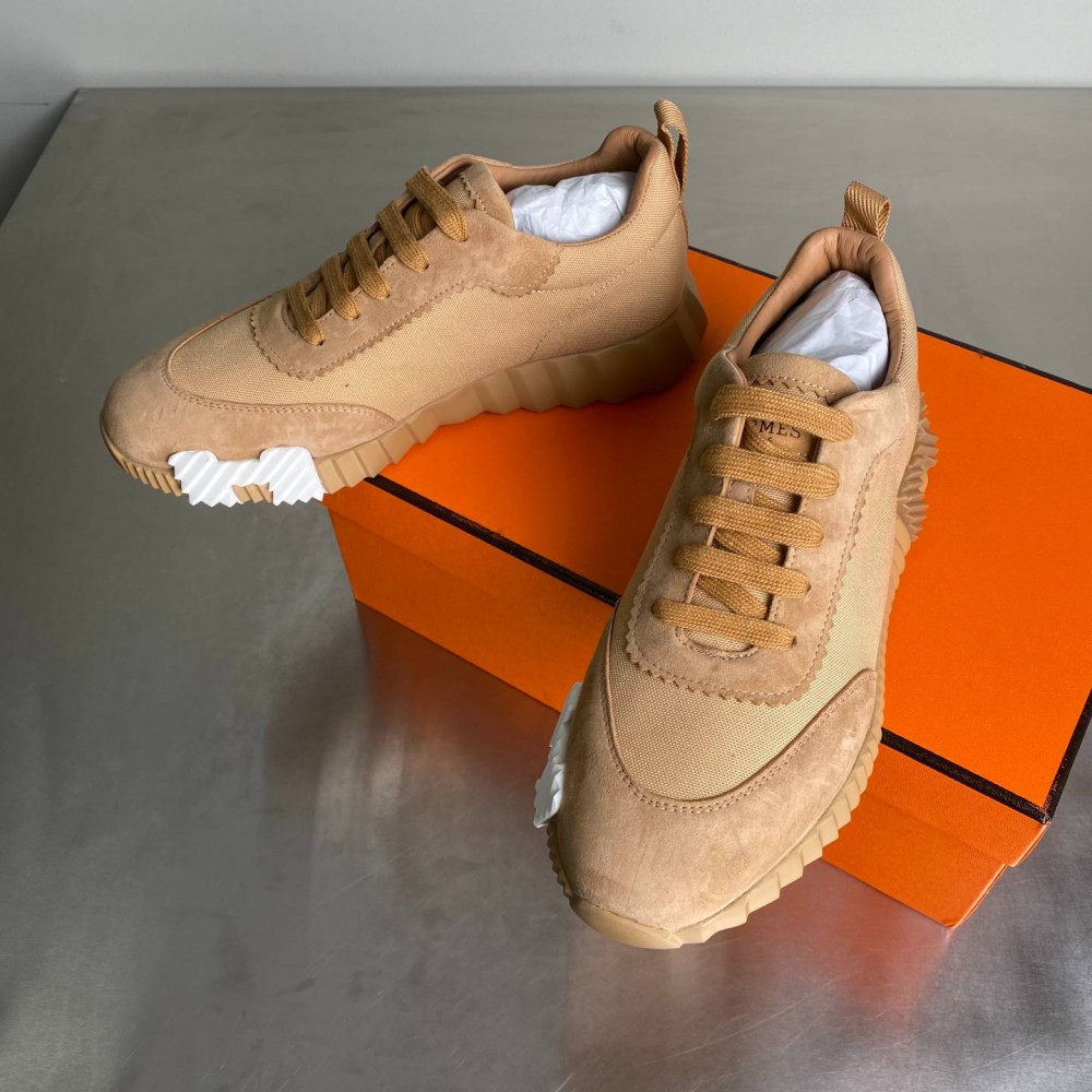 Bouncing sneaker