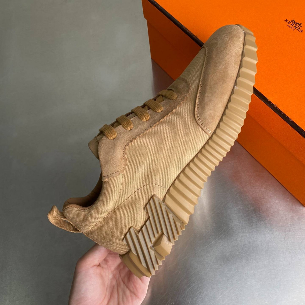 Bouncing sneaker