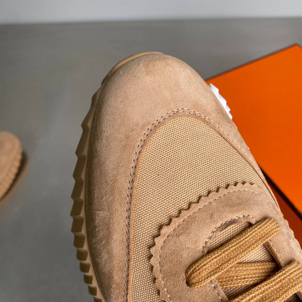 Bouncing sneaker