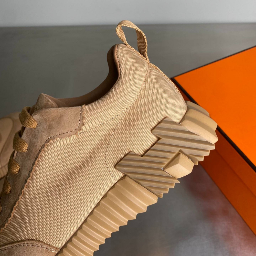 Bouncing sneaker
