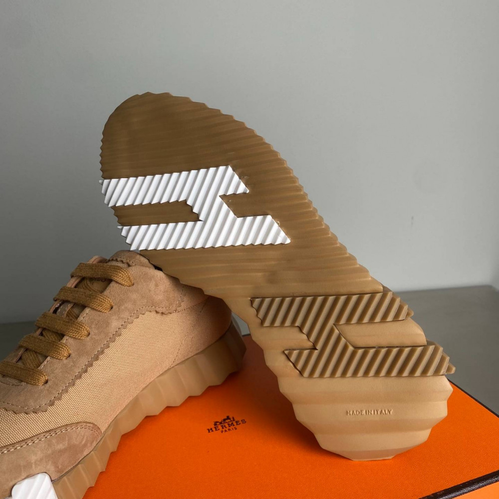 Bouncing sneaker