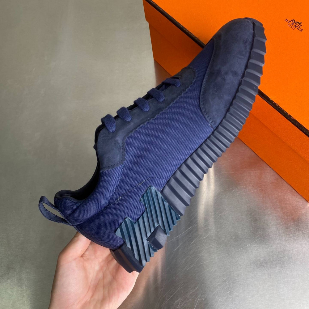 Bouncing sneaker Bouncing sneaker