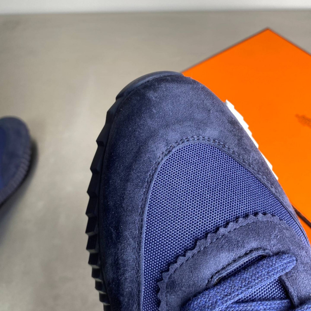 Bouncing sneaker Bouncing sneaker