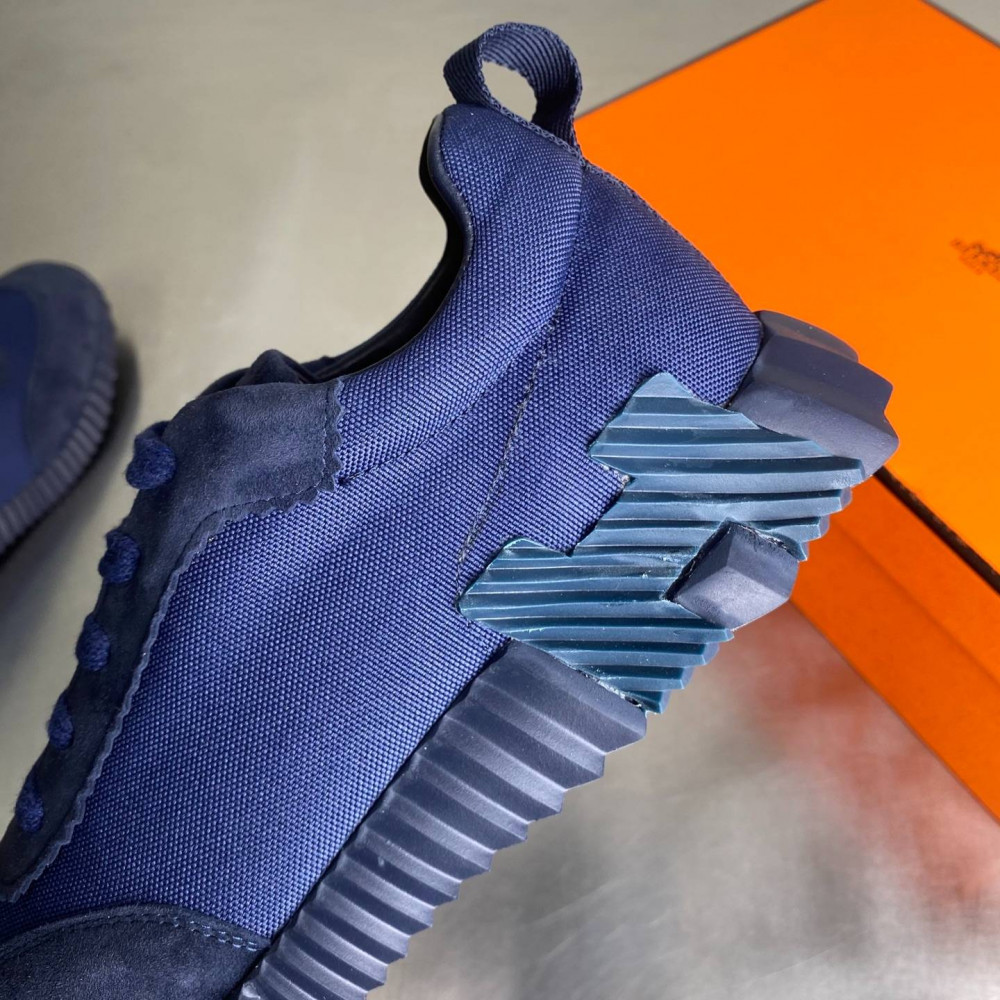 Bouncing sneaker Bouncing sneaker