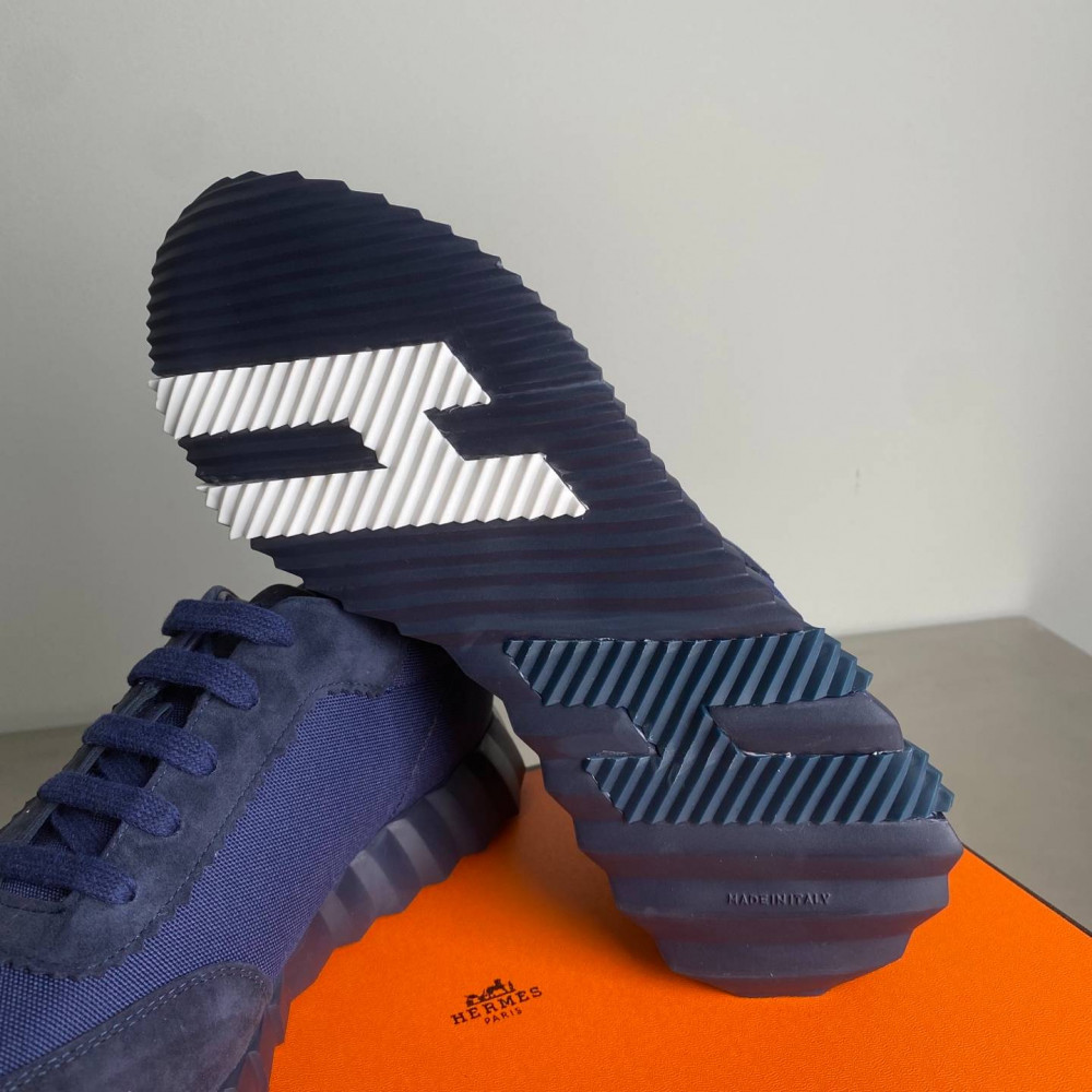 Bouncing sneaker Bouncing sneaker