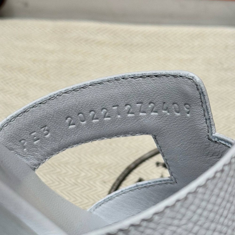 Oran sandal