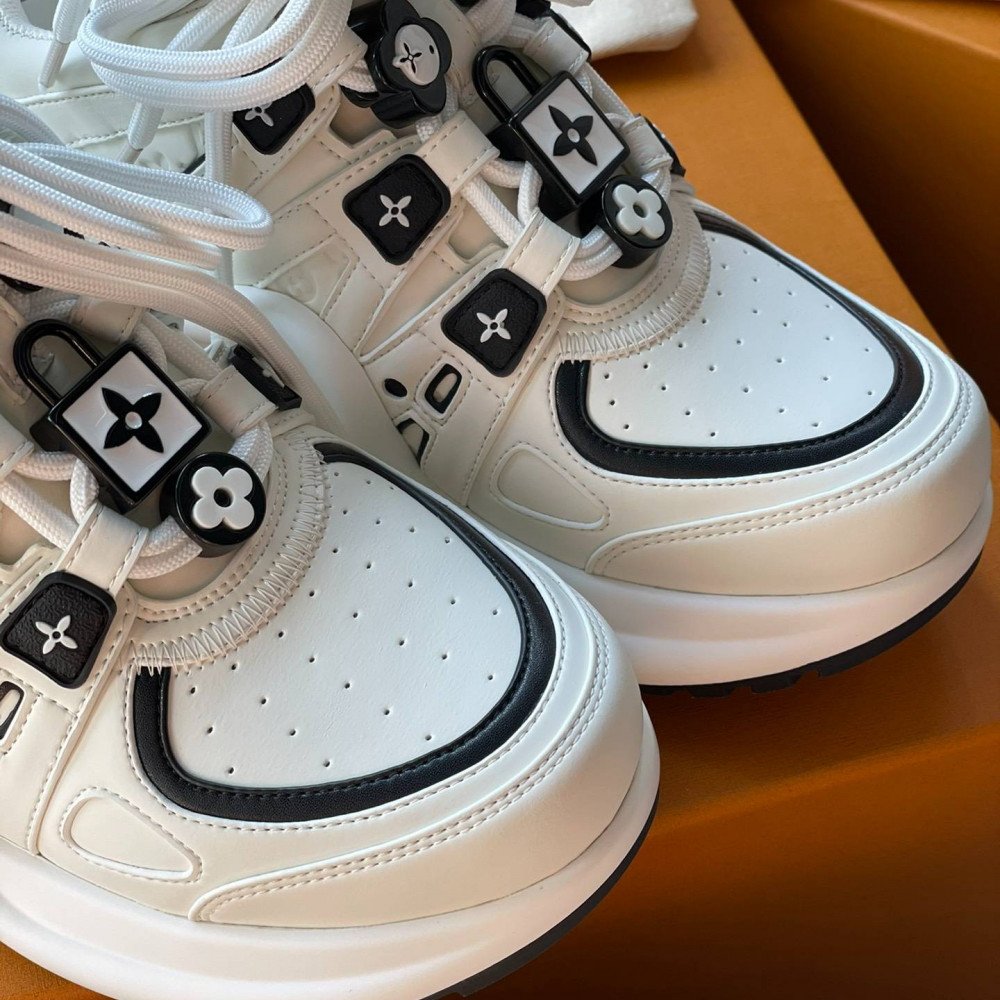 LV Archlight