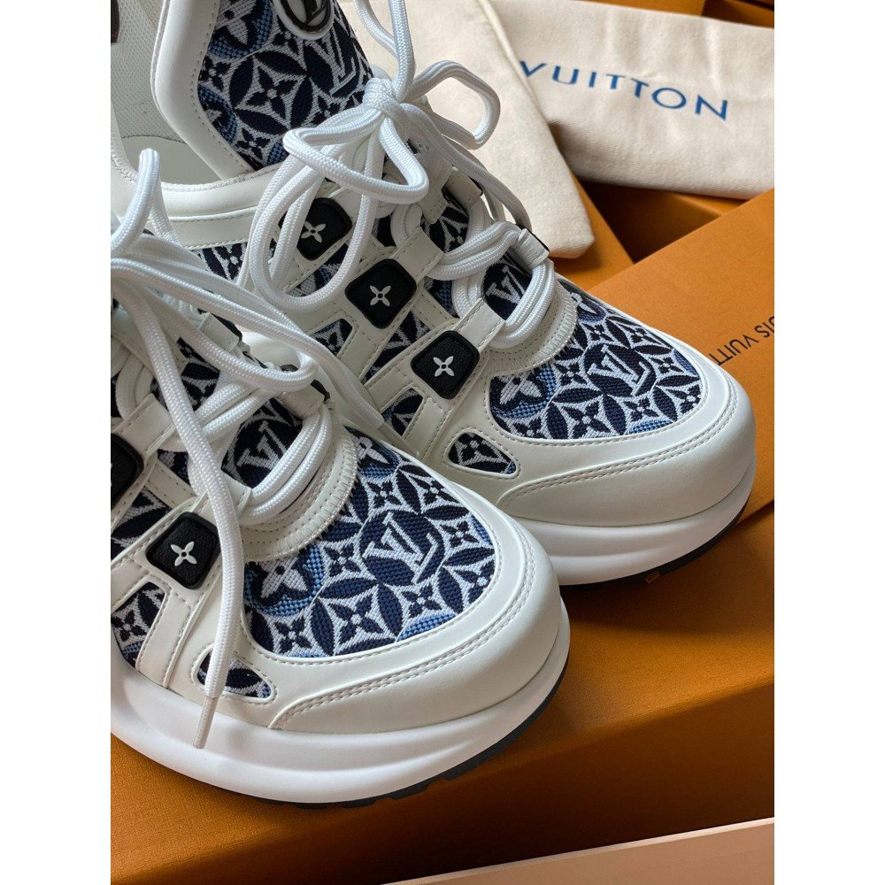 LV Archlight