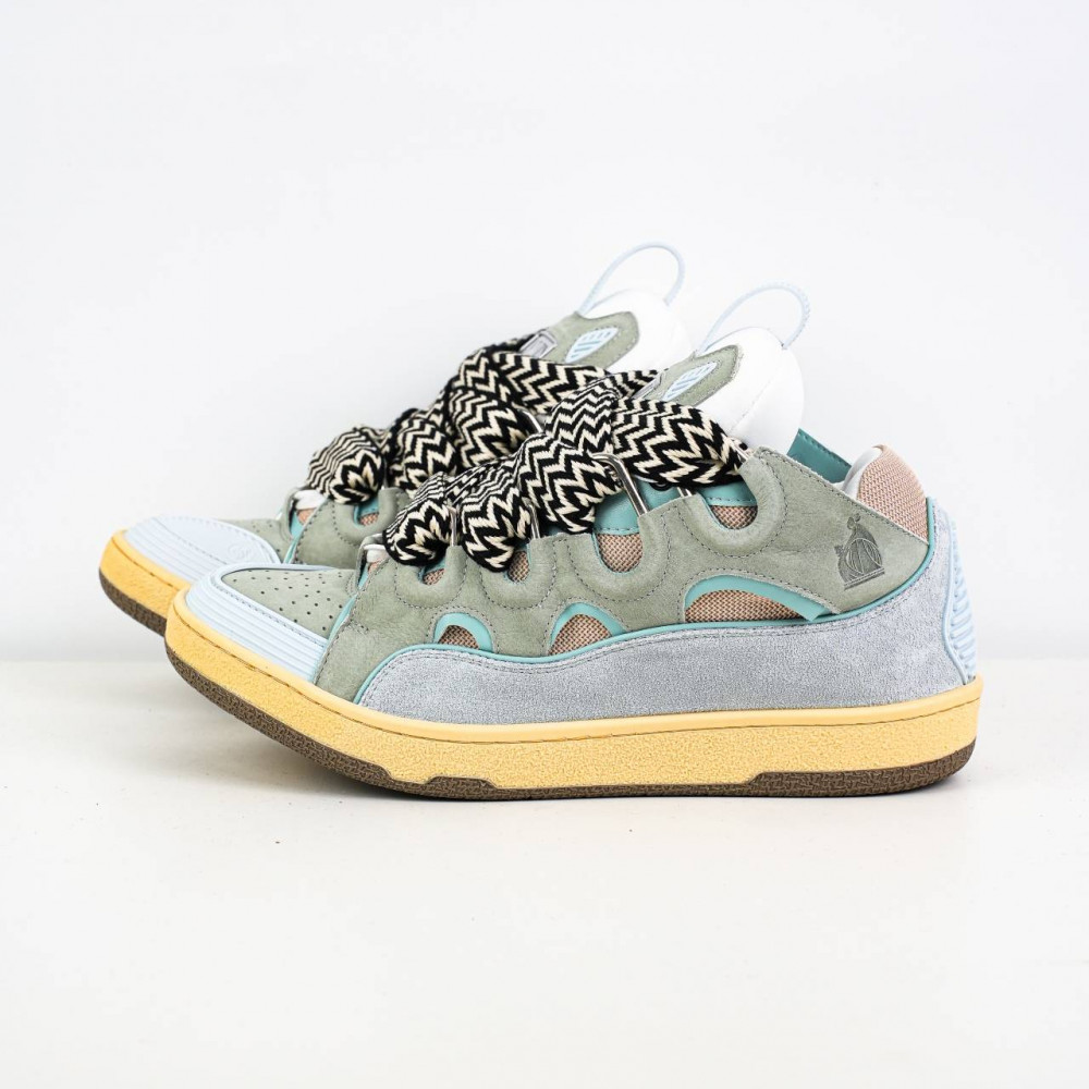 Curb Sneakers