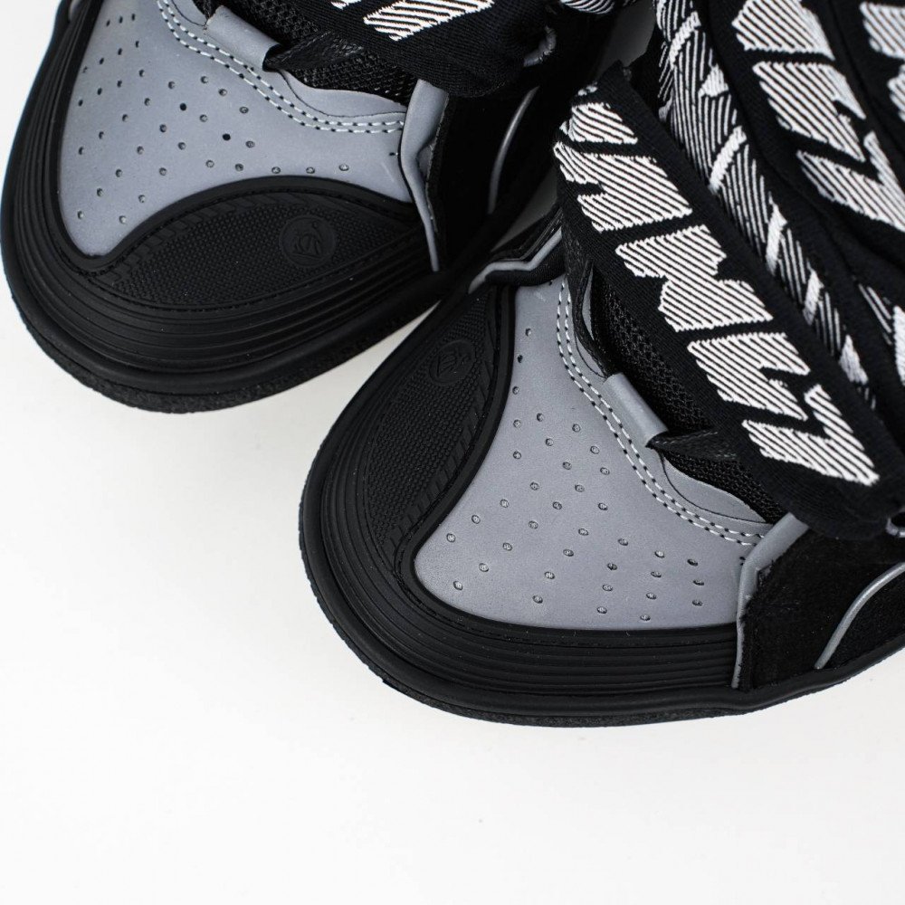 Curb Sneakers