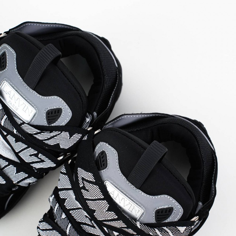 Curb Sneakers