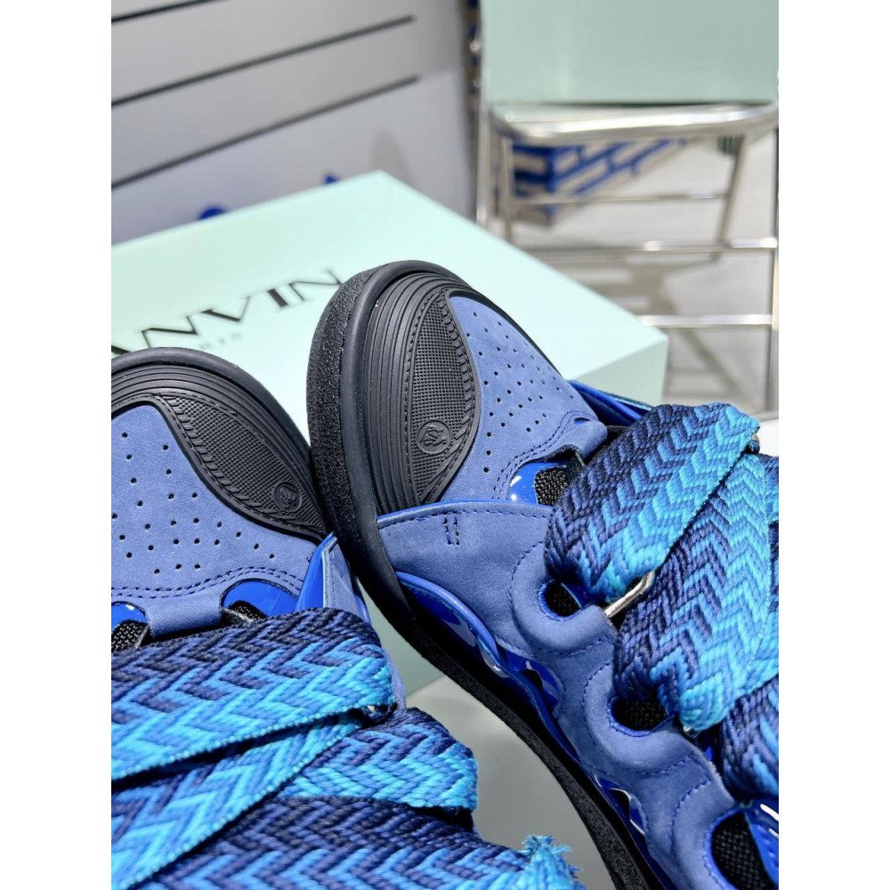 Curb Sneakers