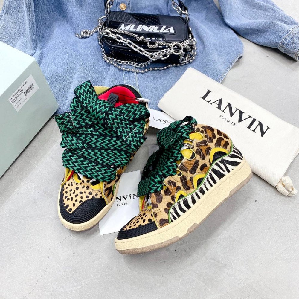 Curb Sneakers