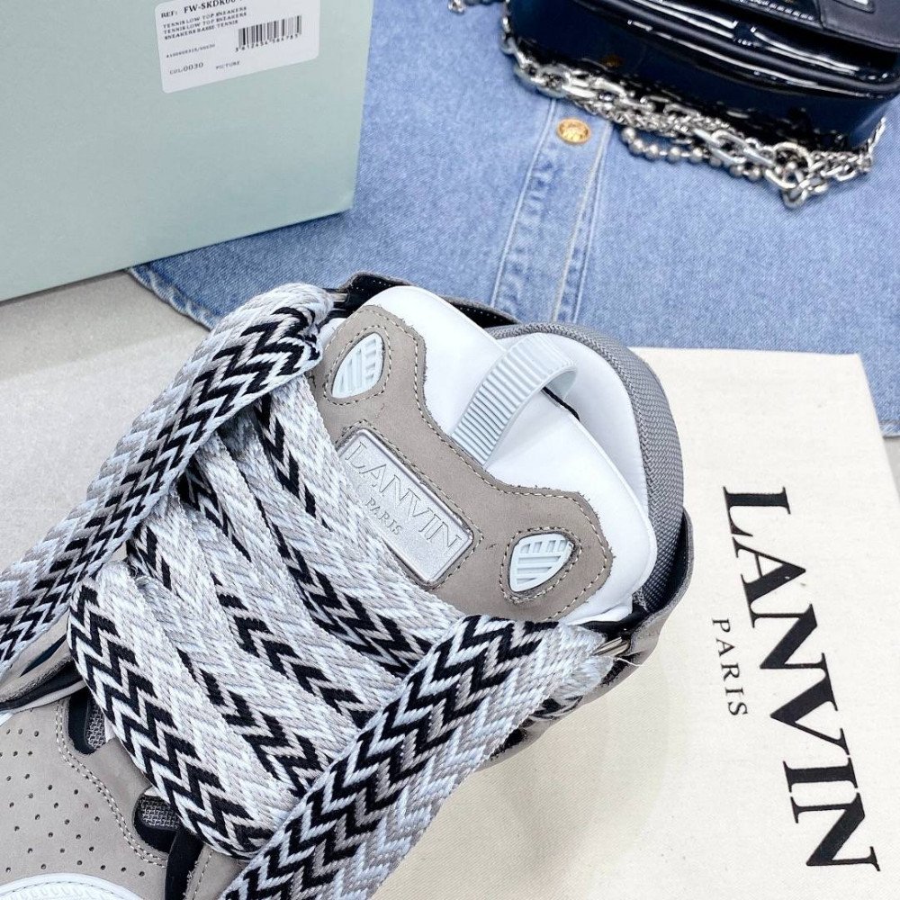 Curb Sneakers
