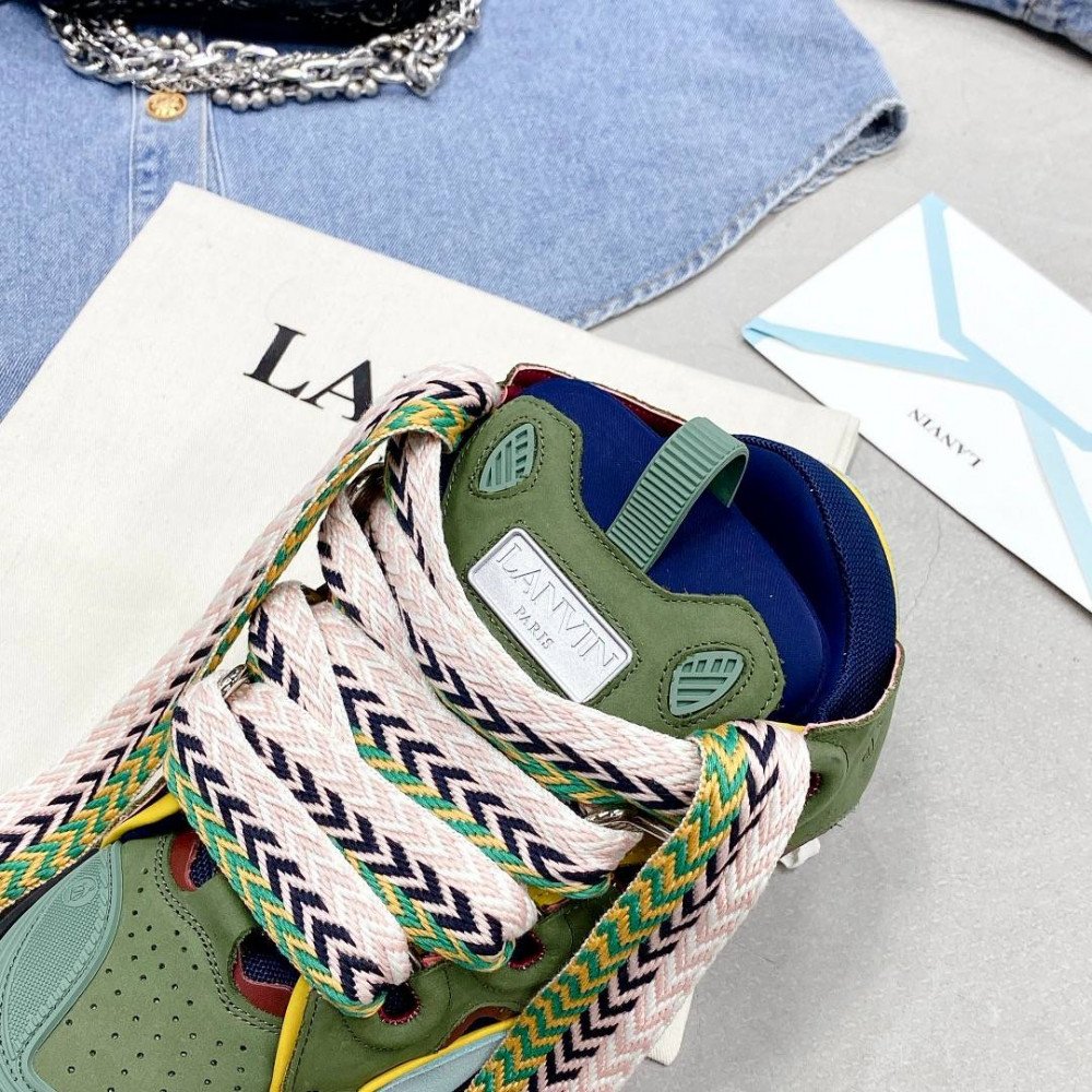 Curb Sneakers