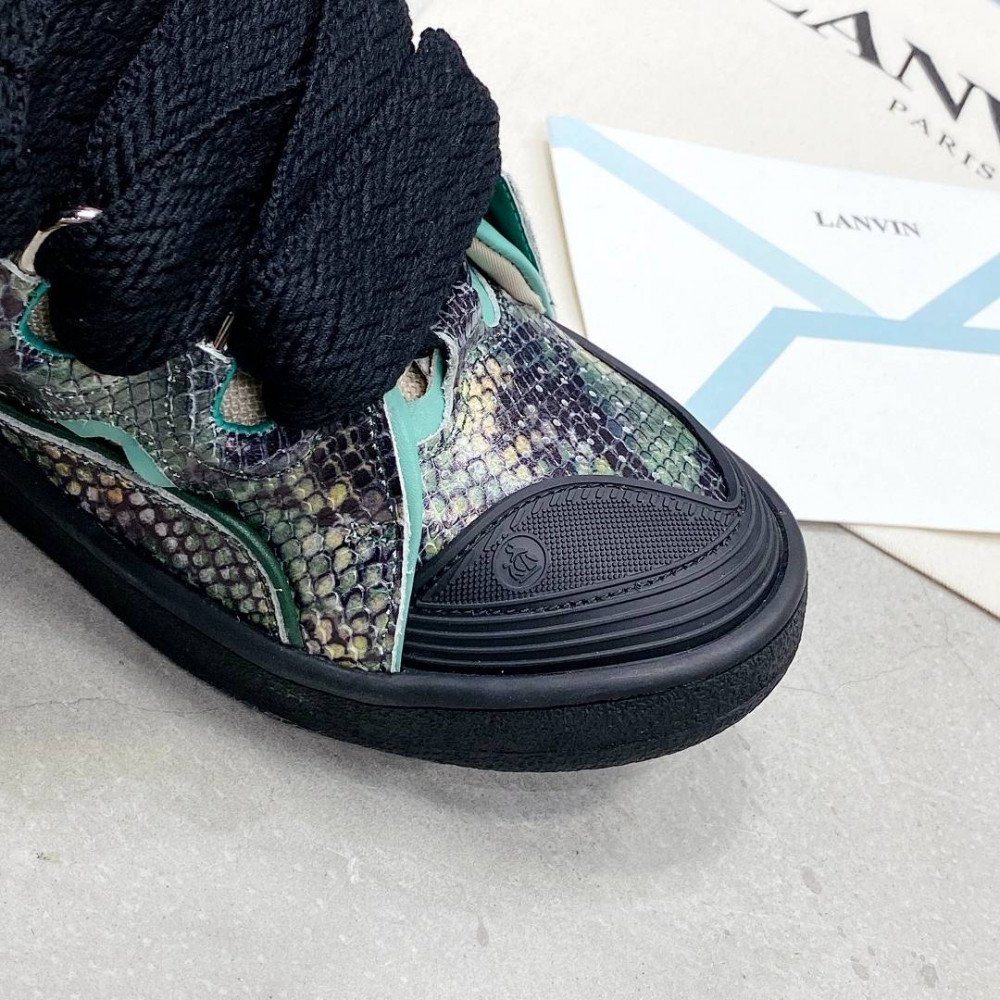 Curb Sneakers