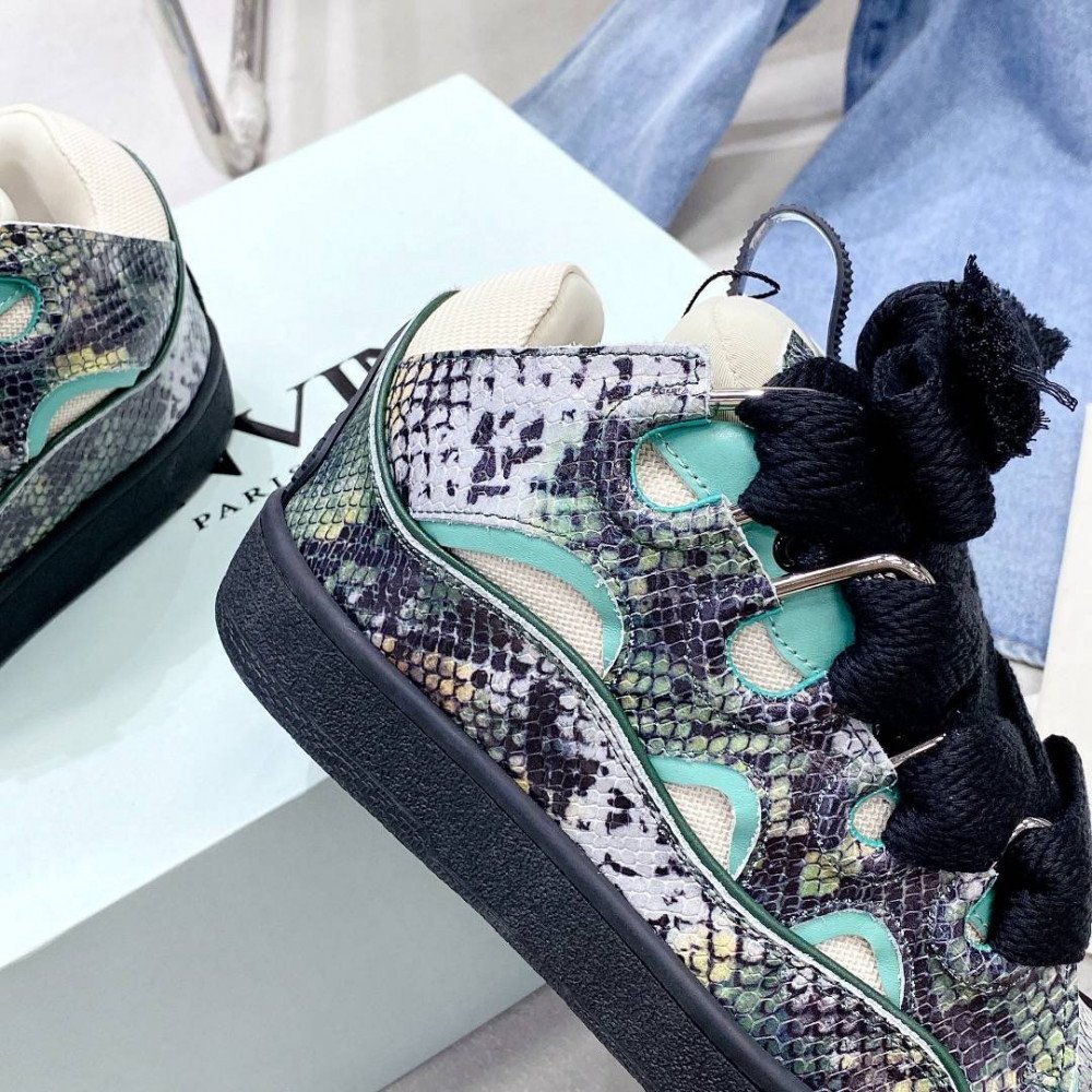 Curb Sneakers