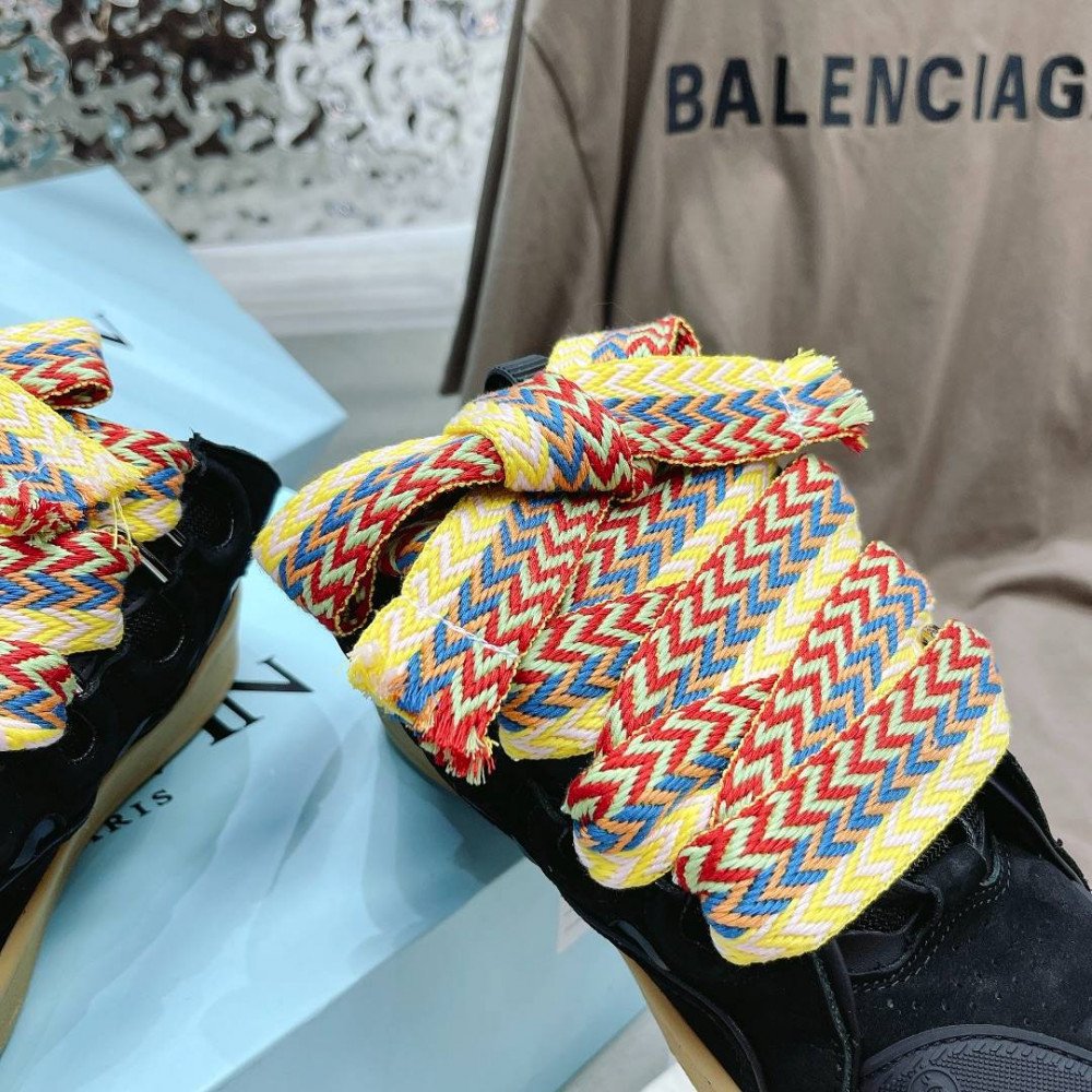 Curb Sneakers