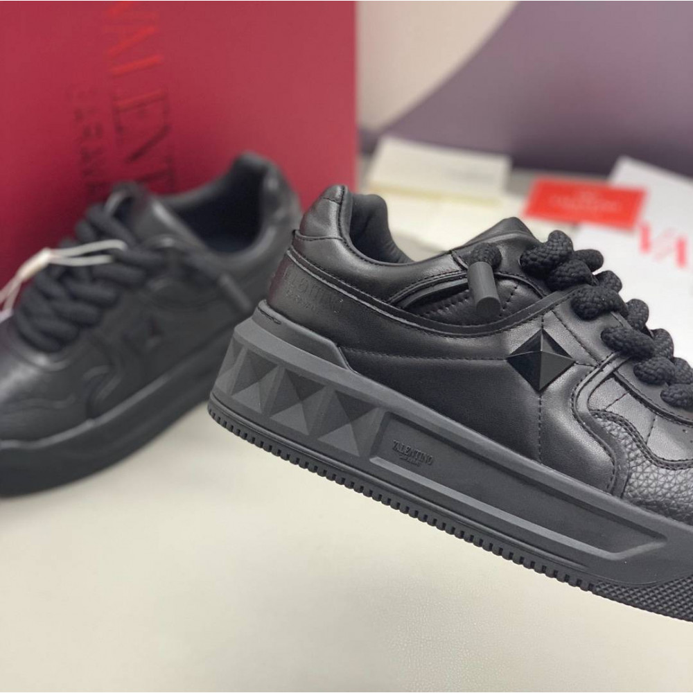 ONE STUD XL NAPPA LEATHER LOW-TOP SNEAKER ONE STUD XL NAPPA LEATHER LOW-TOP SNEAKER