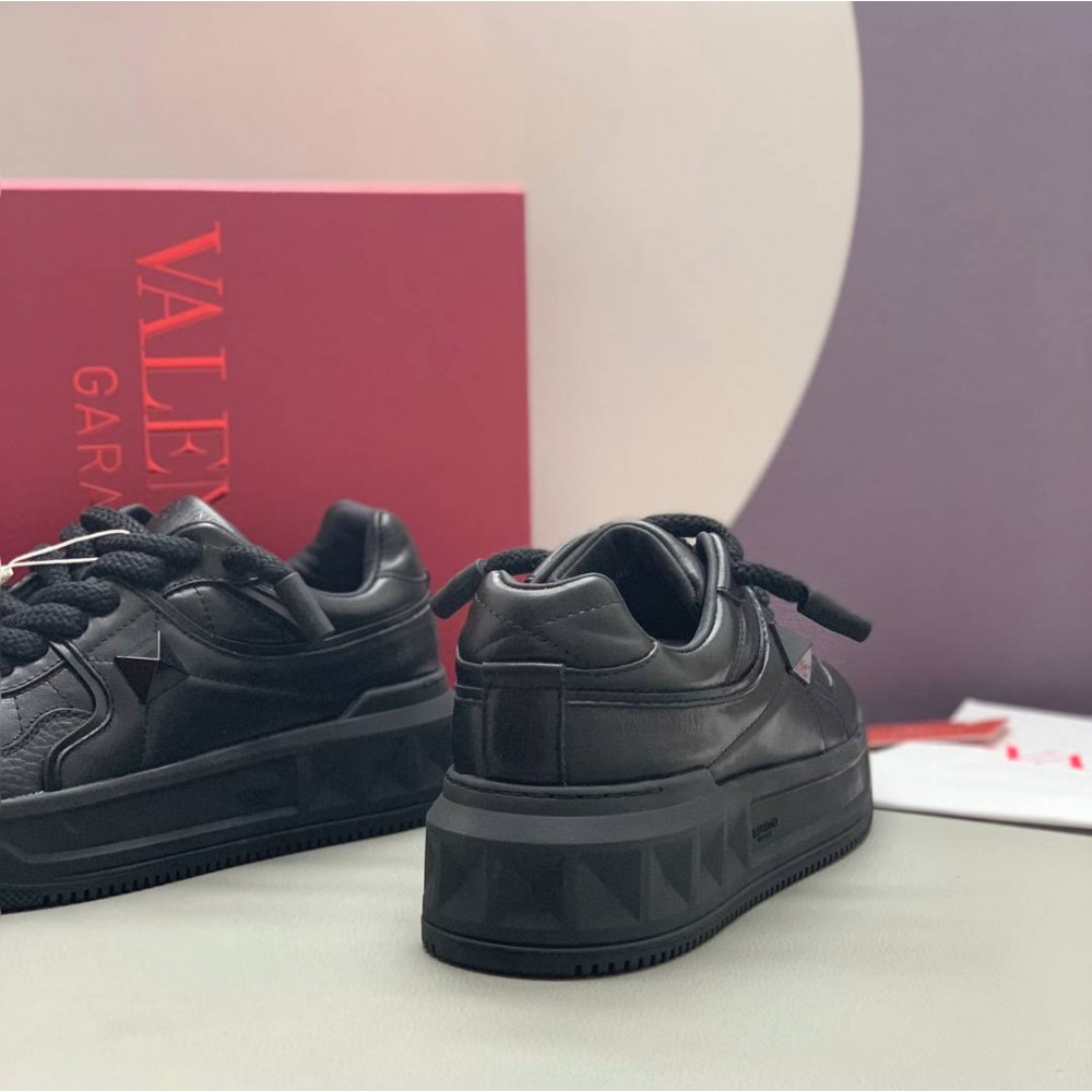 ONE STUD XL NAPPA LEATHER LOW-TOP SNEAKER ONE STUD XL NAPPA LEATHER LOW-TOP SNEAKER