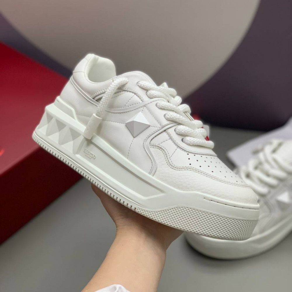 ONE STUD XL NAPPA LEATHER LOW-TOP SNEAKER