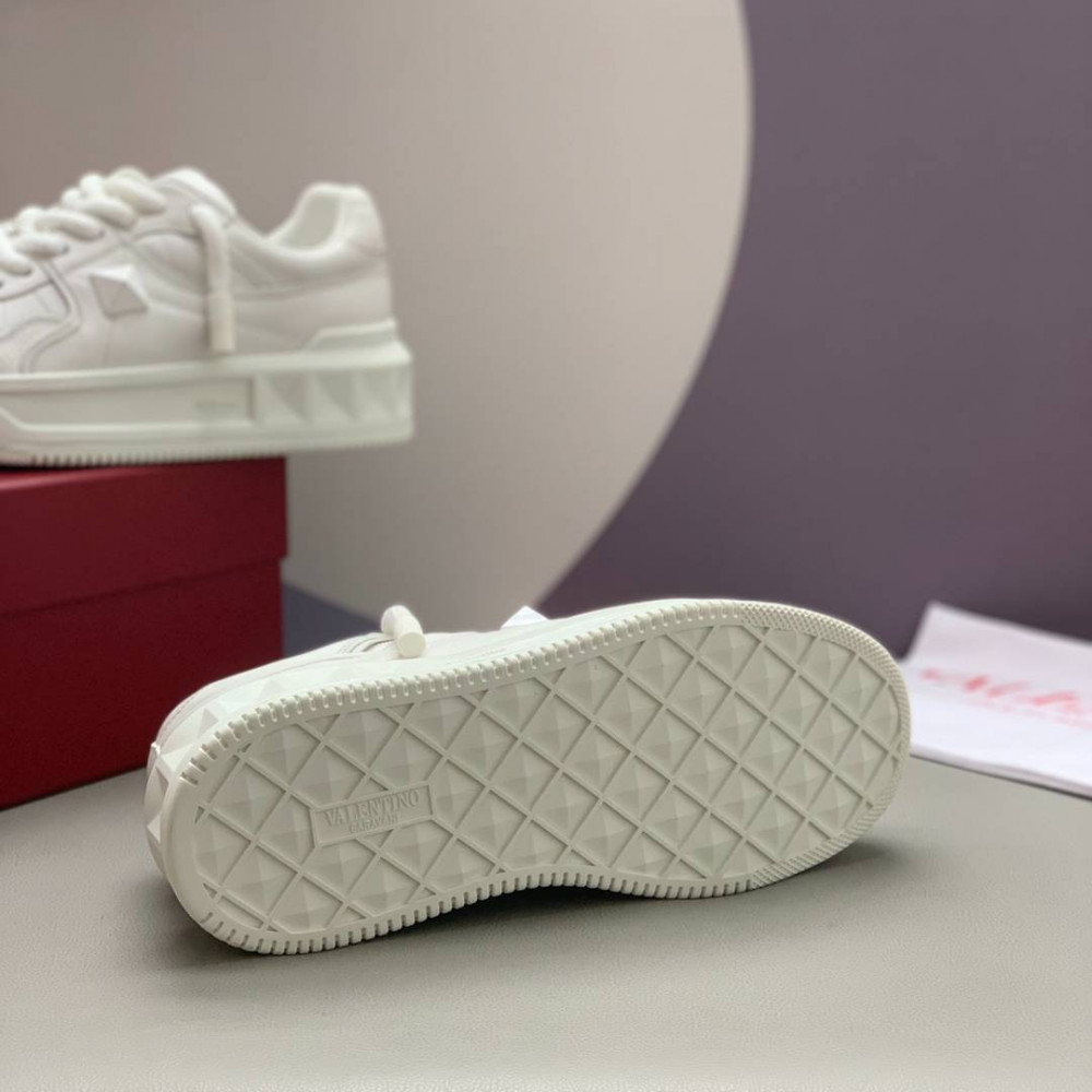 ONE STUD XL NAPPA LEATHER LOW-TOP SNEAKER
