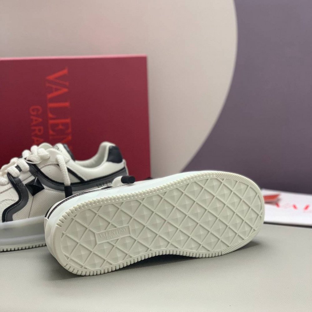ONE STUD XL NAPPA LEATHER LOW-TOP SNEAKER ONE STUD XL NAPPA LEATHER LOW-TOP SNEAKER
