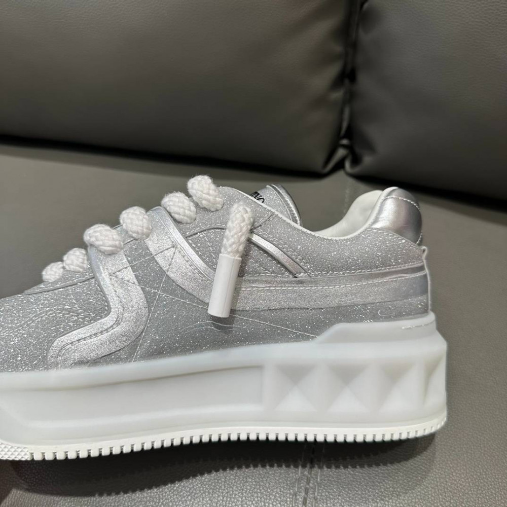 ONE STUD XL NAPPA LEATHER LOW-TOP SNEAKER ONE STUD XL NAPPA LEATHER LOW-TOP SNEAKER