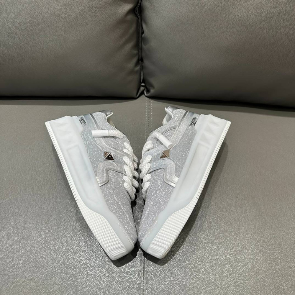 ONE STUD XL NAPPA LEATHER LOW-TOP SNEAKER ONE STUD XL NAPPA LEATHER LOW-TOP SNEAKER