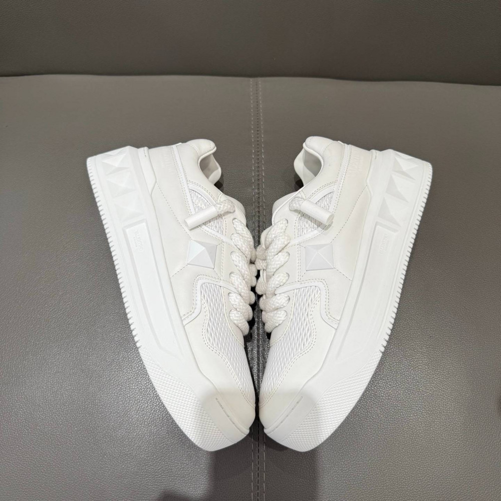 ONE STUD XL NAPPA LEATHER LOW-TOP SNEAKER ONE STUD XL NAPPA LEATHER LOW-TOP SNEAKER