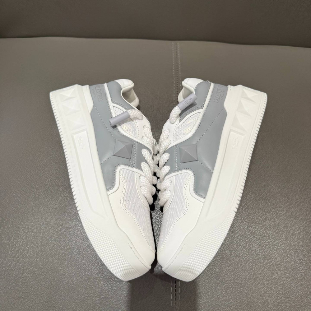 ONE STUD XL NAPPA LEATHER LOW-TOP SNEAKER ONE STUD XL NAPPA LEATHER LOW-TOP SNEAKER