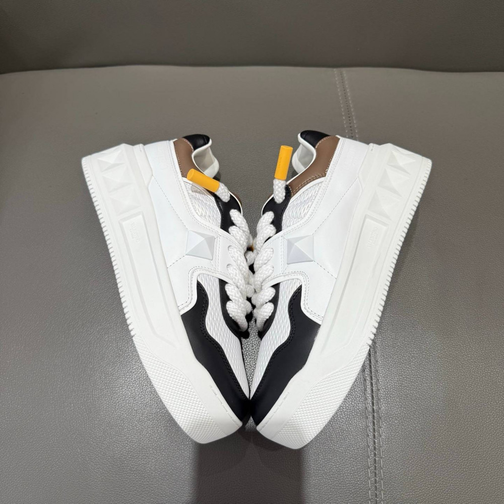 ONE STUD XL NAPPA LEATHER LOW-TOP SNEAKER ONE STUD XL NAPPA LEATHER LOW-TOP SNEAKER