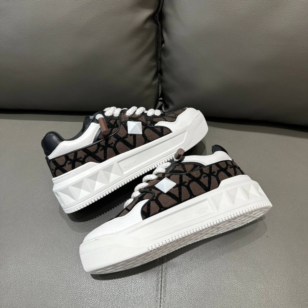ONE STUD XL NAPPA LEATHER LOW-TOP SNEAKER ONE STUD XL NAPPA LEATHER LOW-TOP SNEAKER