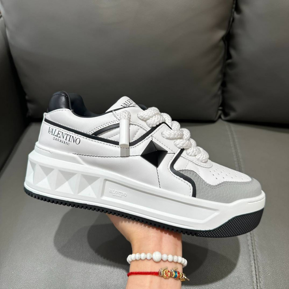 ONE STUD XL NAPPA LEATHER LOW-TOP SNEAKER ONE STUD XL NAPPA LEATHER LOW-TOP SNEAKER