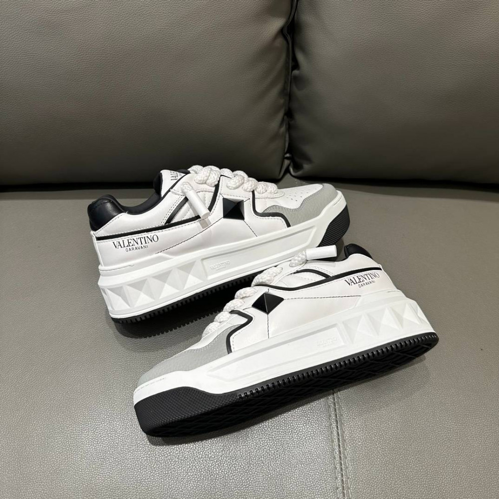 ONE STUD XL NAPPA LEATHER LOW-TOP SNEAKER ONE STUD XL NAPPA LEATHER LOW-TOP SNEAKER