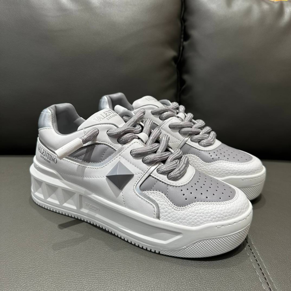 ONE STUD XL NAPPA LEATHER LOW-TOP SNEAKER ONE STUD XL NAPPA LEATHER LOW-TOP SNEAKER
