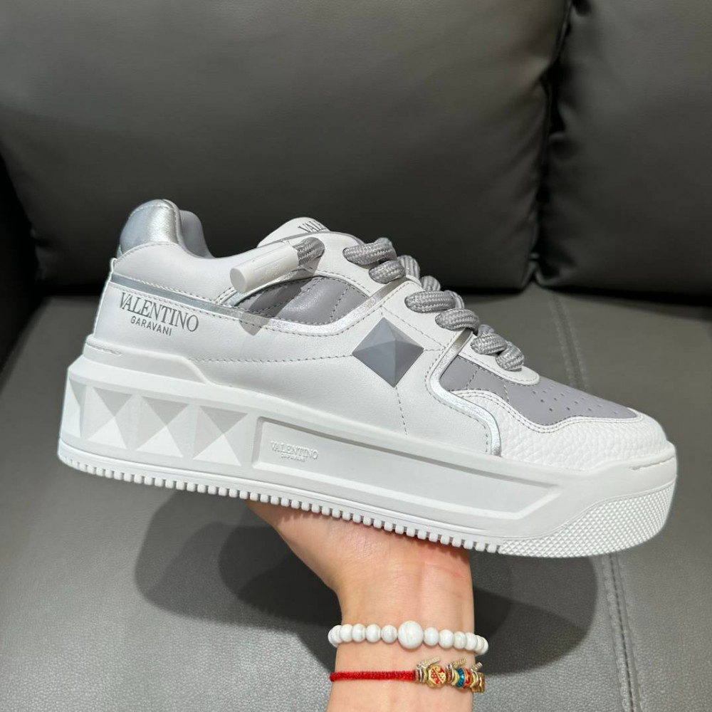 ONE STUD XL NAPPA LEATHER LOW-TOP SNEAKER ONE STUD XL NAPPA LEATHER LOW-TOP SNEAKER