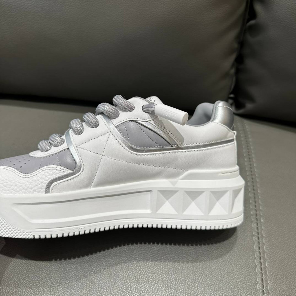 ONE STUD XL NAPPA LEATHER LOW-TOP SNEAKER ONE STUD XL NAPPA LEATHER LOW-TOP SNEAKER