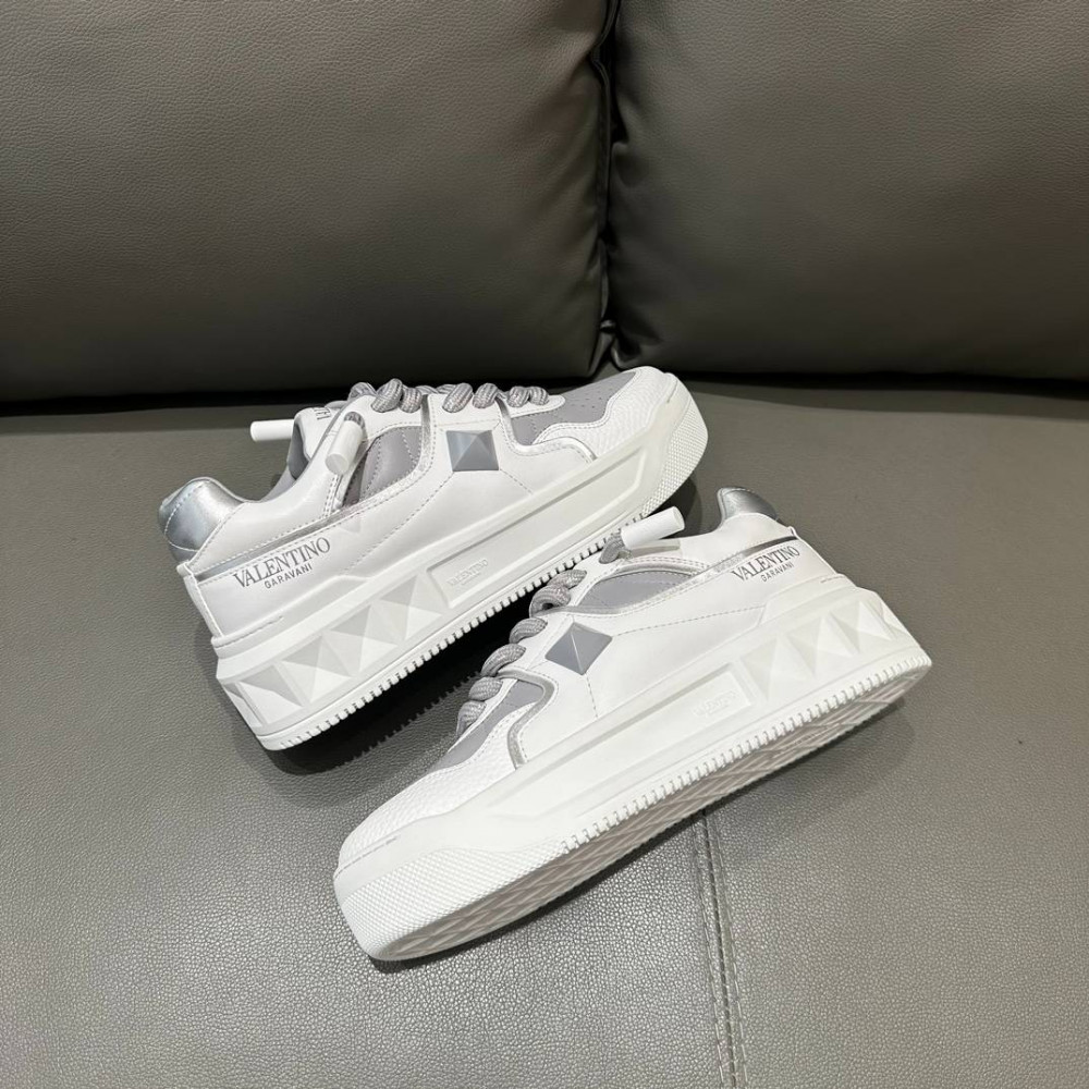 ONE STUD XL NAPPA LEATHER LOW-TOP SNEAKER ONE STUD XL NAPPA LEATHER LOW-TOP SNEAKER